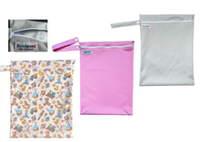 Cargar imagen en el visor de la galería, 3-Pack Wetbags 1 Estampada y 2 Lisas de 1 cierre