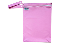 Cargar imagen en el visor de la galería, 3-Pack Wetbags 1 Estampada y 2 Lisas de 1 cierre